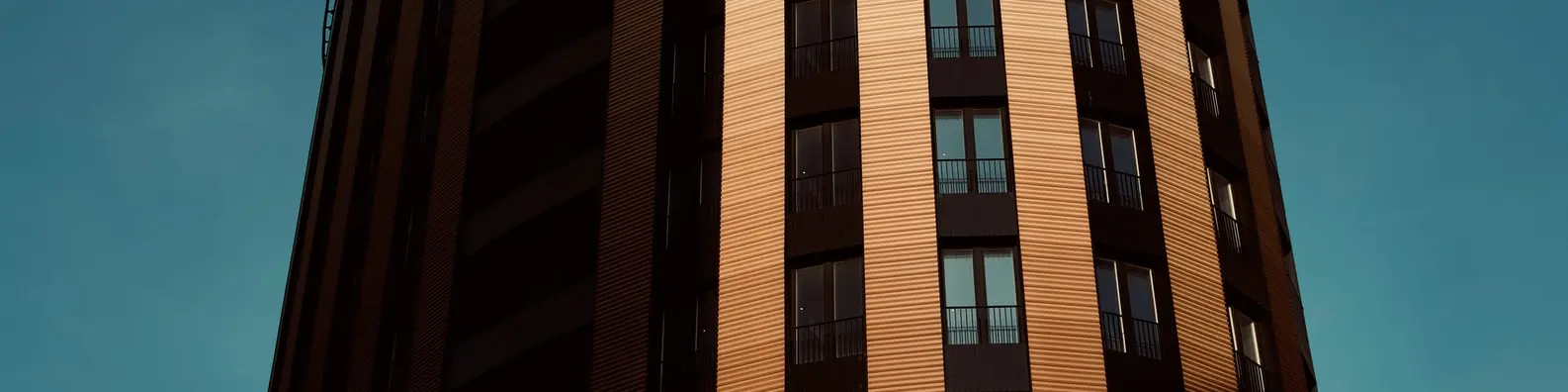 Tall Urban Building Photo