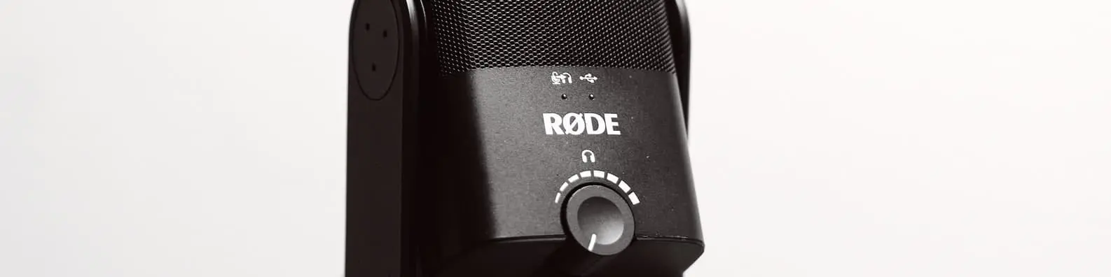 Rode Microphone Setup – Podcast & Streaming Background